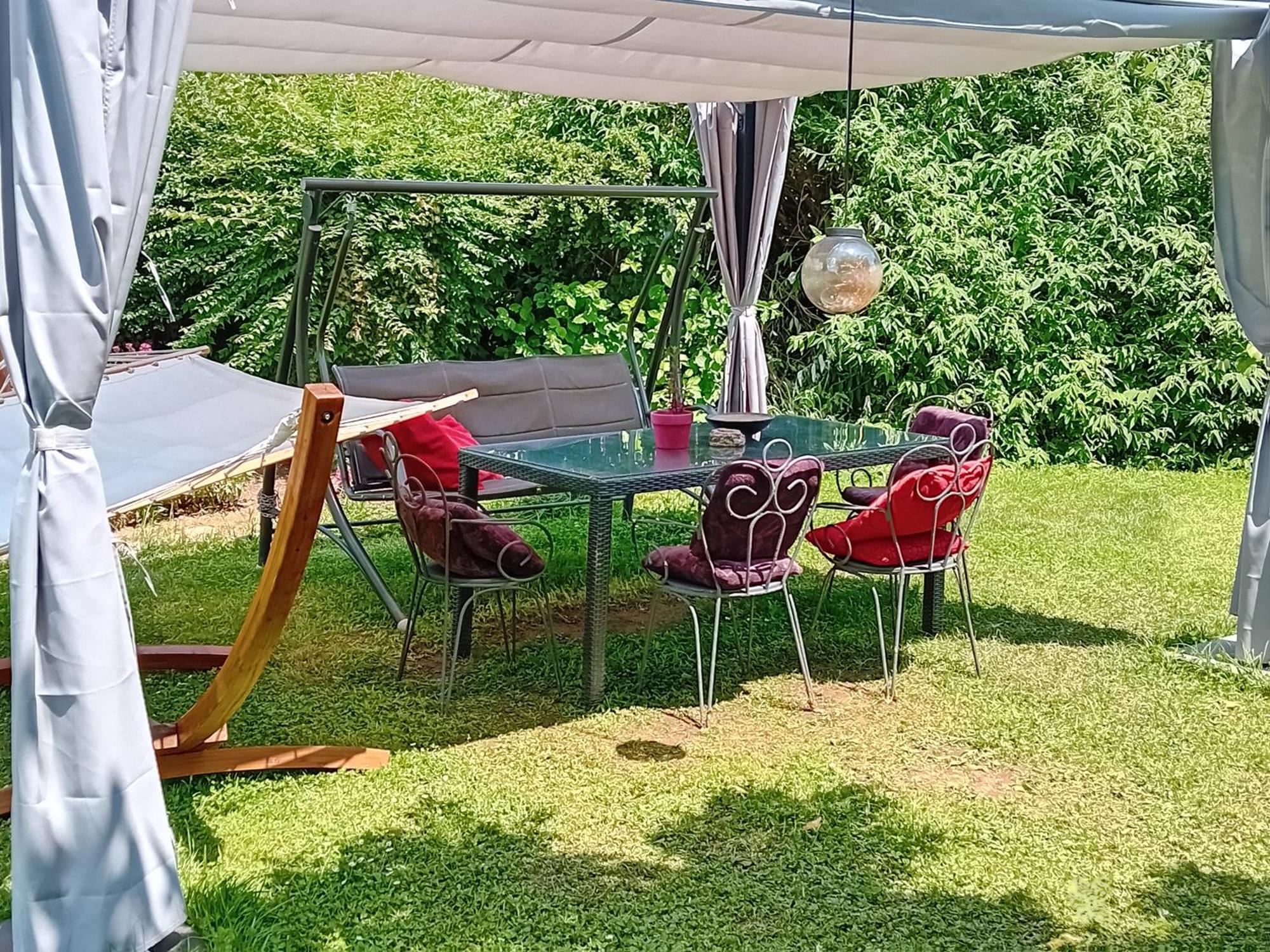 Camping Under The Walnut In Your Own Tent On A Shared Lot And Shared Bathroom Laibach Exterior foto